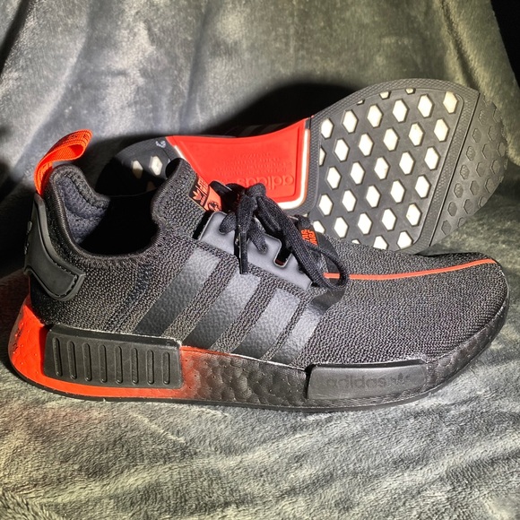 🖤❤️ Adidas NMD R1 Star Wars Darth Vader Black/Red FW2276 - Picture 11 of 11